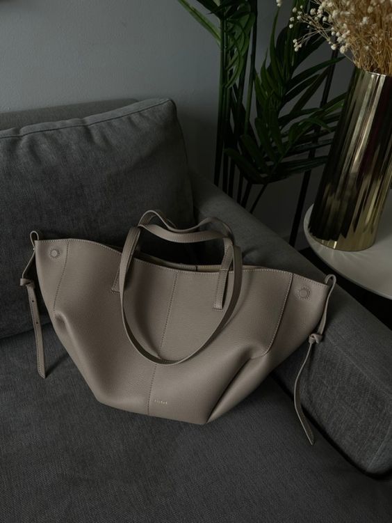 Women’s handbags With Structured Shape | Classic - Mason Luxor